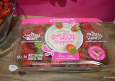 Strawberries wit cheesecake flavored dip from Mucci Farms.